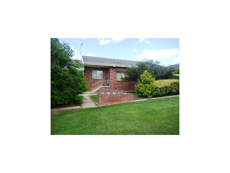 2/92 Meadow Street, Kooringal NSW 2650