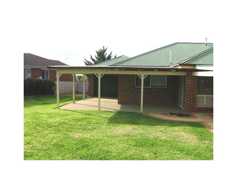 11 Lamilla Street, Glenfield Park NSW 2650