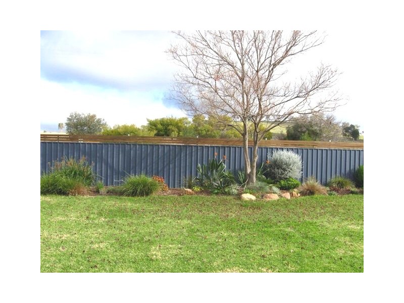 11 Lamilla Street, Glenfield Park NSW 2650