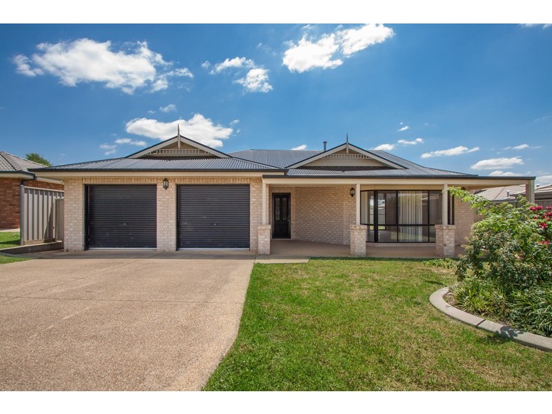 5 Womboin Crescent, Glenfield Park NSW 2650