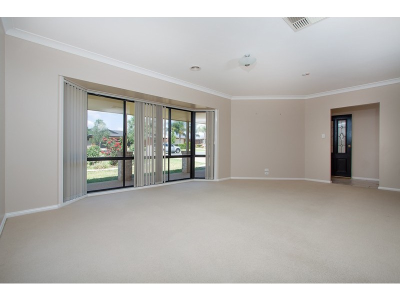 5 Womboin Crescent, Glenfield Park NSW 2650
