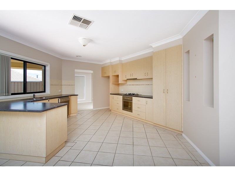 5 Womboin Crescent, Glenfield Park NSW 2650