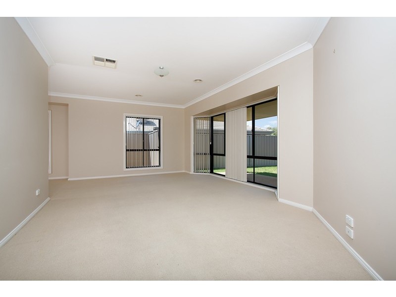 5 Womboin Crescent, Glenfield Park NSW 2650
