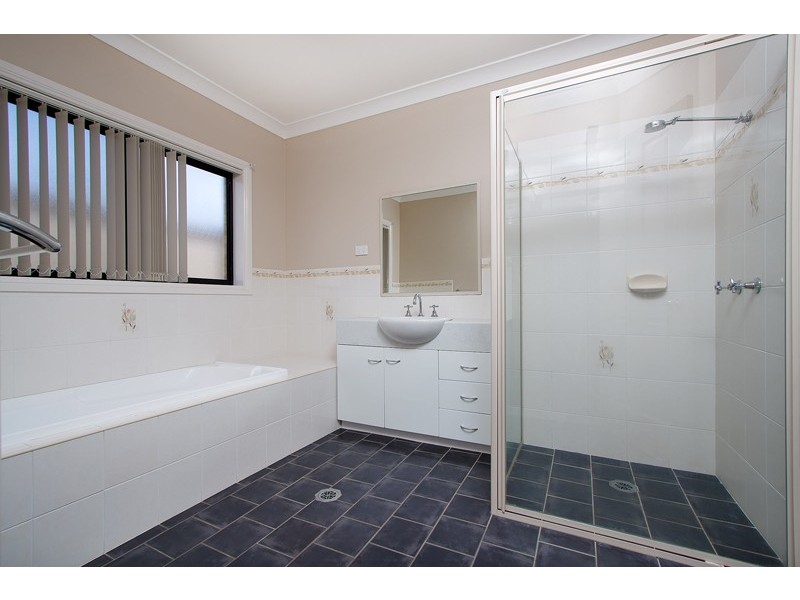 5 Womboin Crescent, Glenfield Park NSW 2650
