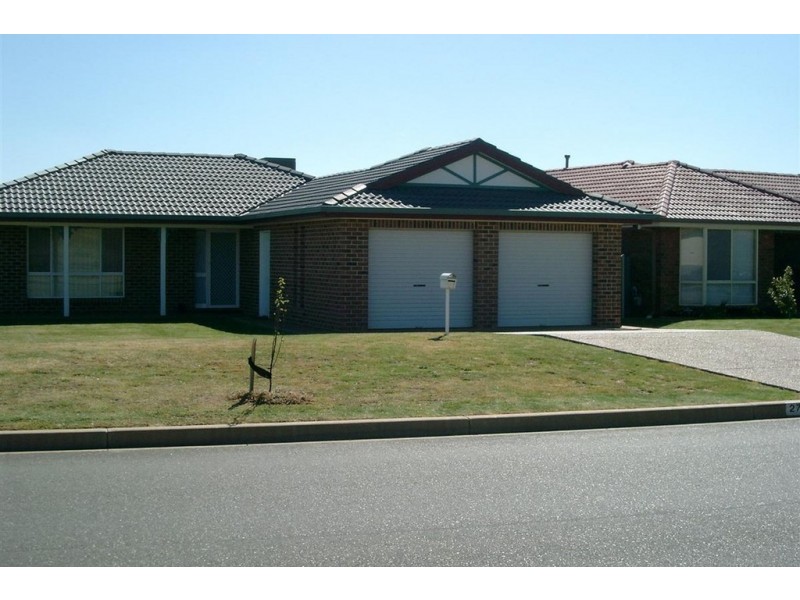27 Yentoo Drive, Glenfield Park NSW 2650