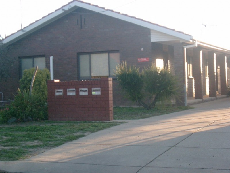 1/4 Rowe, Lake Albert NSW 2650