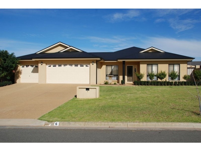 6 Dobell Place, Lloyd NSW 2650