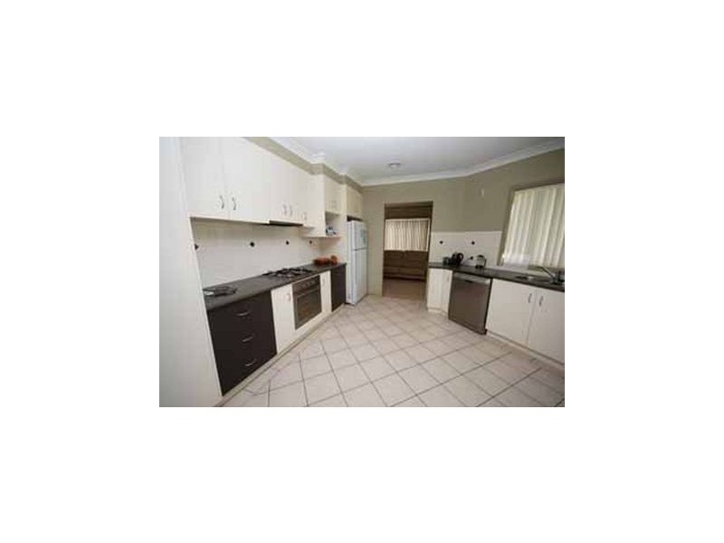 102 Yentoo Drive, Glenfield Park NSW 2650