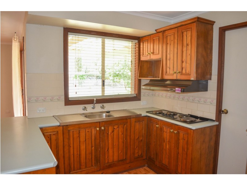 6 Karoom Drive, Glenfield Park NSW 2650