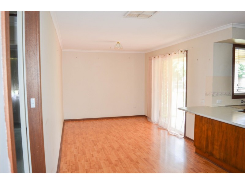 6 Karoom Drive, Glenfield Park NSW 2650