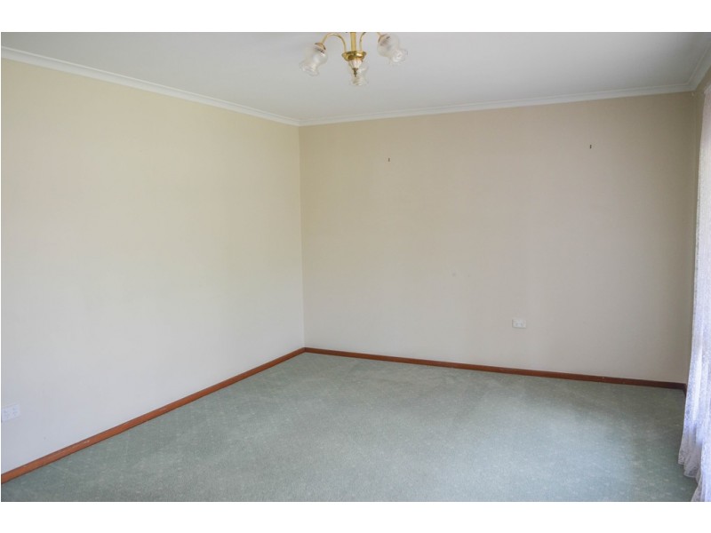 6 Karoom Drive, Glenfield Park NSW 2650