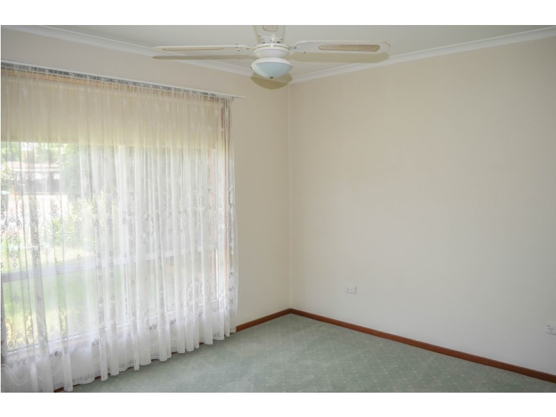 6 Karoom Drive, Glenfield Park NSW 2650