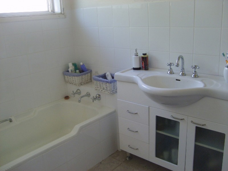 2 OConnor Street, Tolland NSW 2650