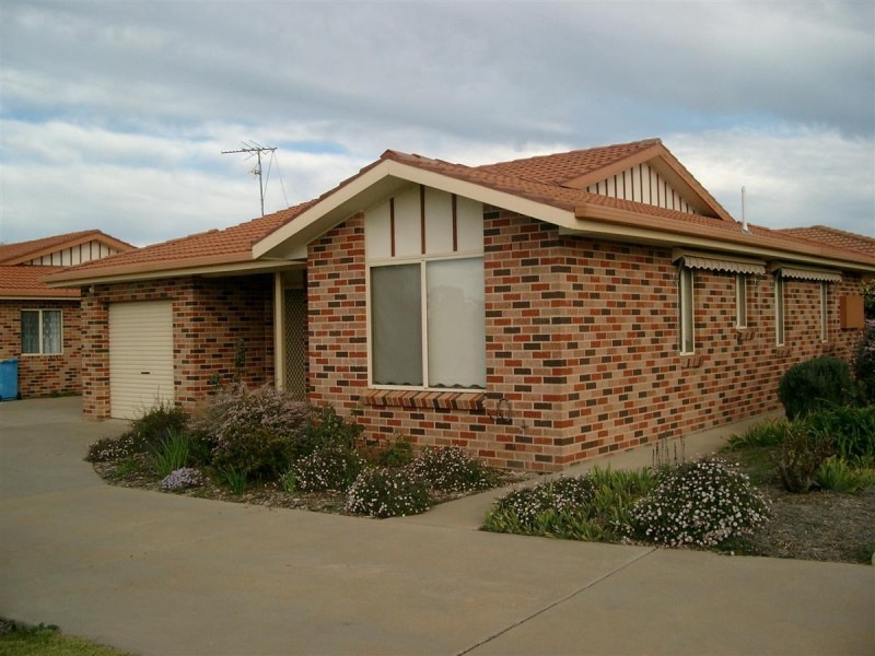 1/35 Balleroo Crescent, Glenfield Park NSW 2650