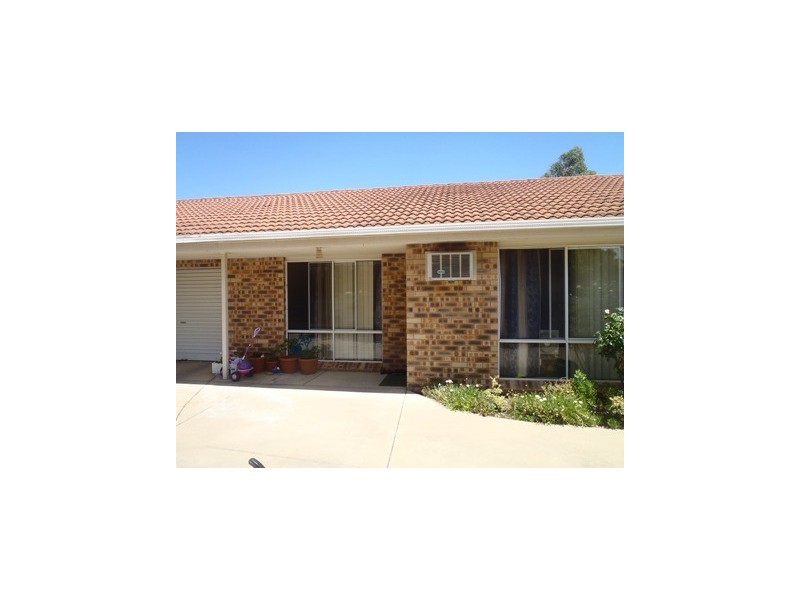 2/24 Incarnie Cres, Wagga Wagga NSW 2650