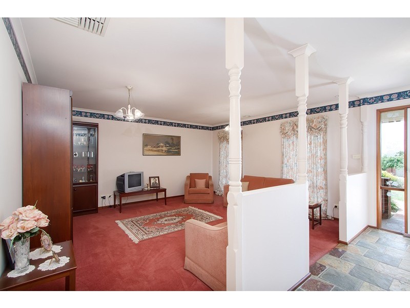 6 Roberts Way, Kooringal NSW 2650
