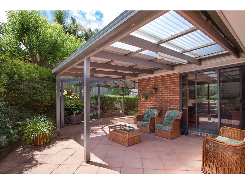 6 Roberts Way, Kooringal NSW 2650