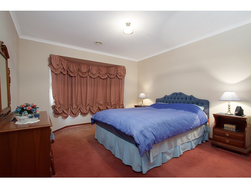 6 Roberts Way, Kooringal NSW 2650