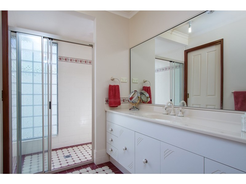 6 Roberts Way, Kooringal NSW 2650