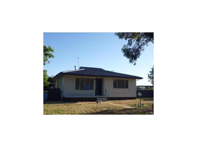 6 Lalor Place, Tolland NSW 2650