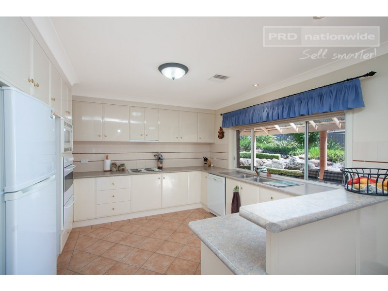 12 Selwyn Place, Tatton NSW 2650