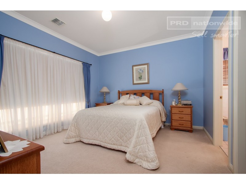 12 Selwyn Place, Tatton NSW 2650