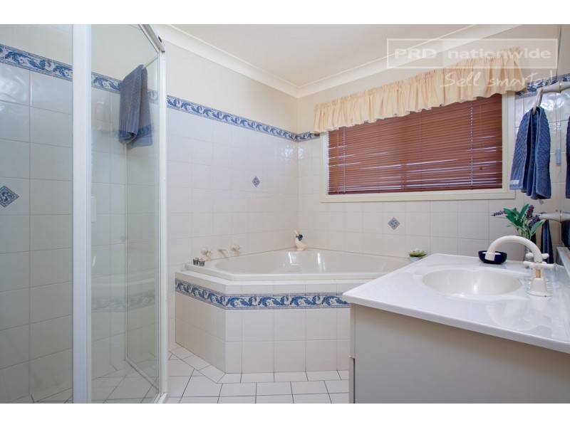 12 Selwyn Place, Tatton NSW 2650