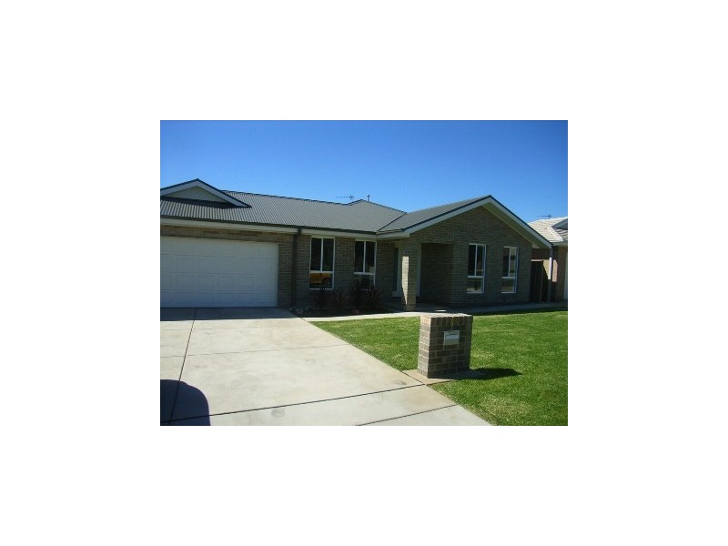 13 Mirrul Street, Glenfield Park NSW 2650