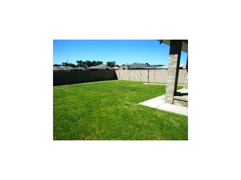 13 Mirrul Street, Glenfield Park NSW 2650