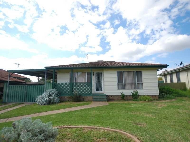 5 Bingham Place, Tolland NSW 2650