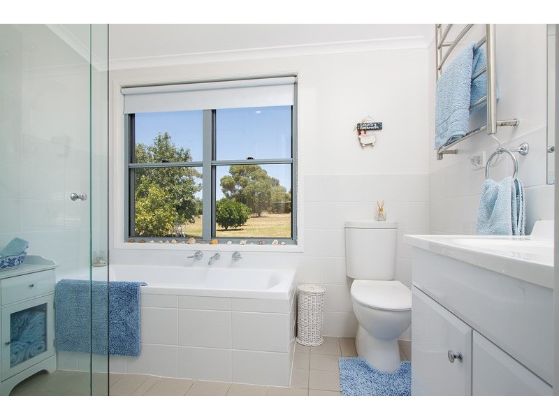 19 Benedict Avenue, San Isidore NSW 2650