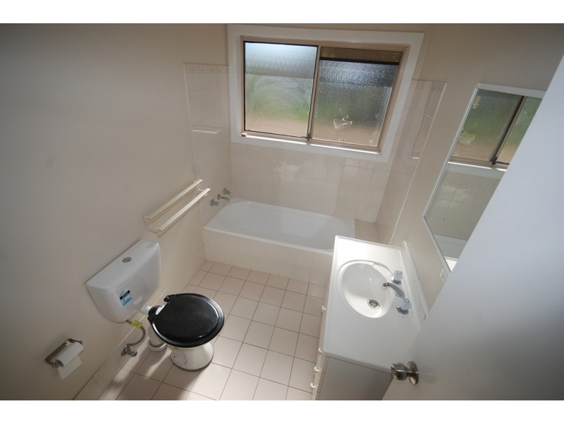 2/12 Dunn Ave, Forest Hill NSW 2651