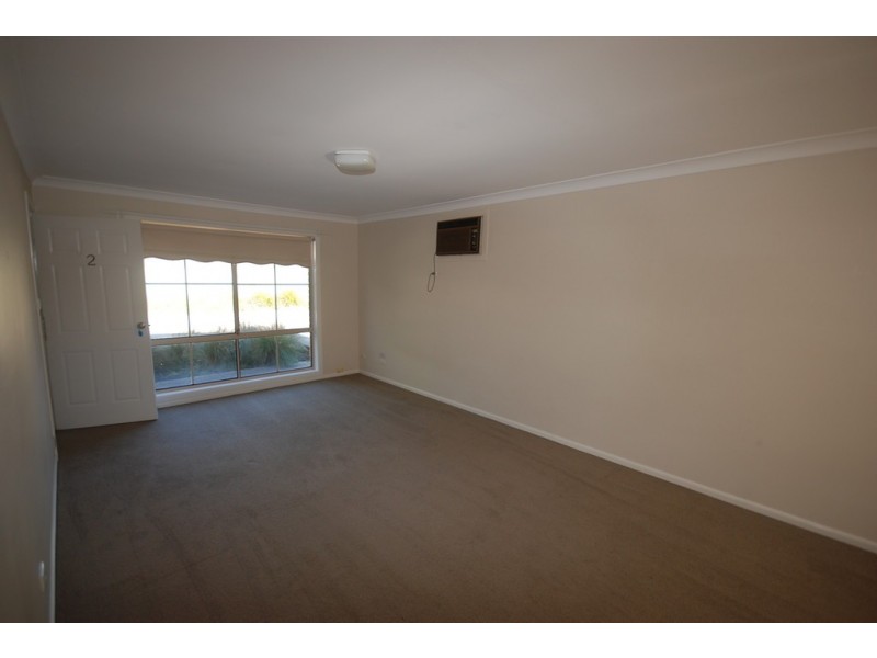 2/12 Dunn Ave, Forest Hill NSW 2651