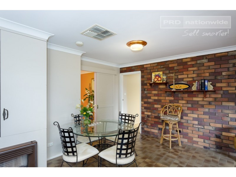 8 McCoullough Drive, Tolland NSW 2650