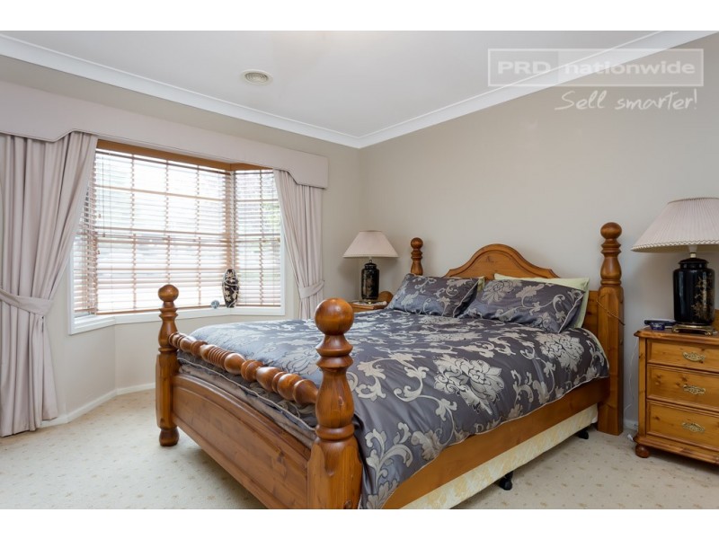 8 McCoullough Drive, Tolland NSW 2650