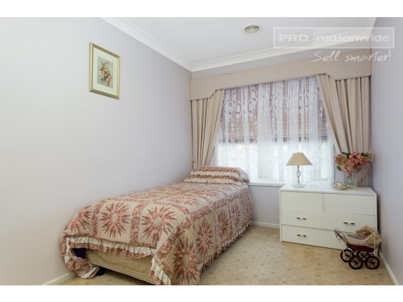 8 McCoullough Drive, Tolland NSW 2650