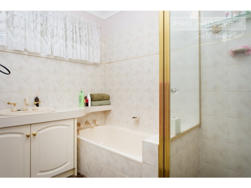 8 McCoullough Drive, Tolland NSW 2650