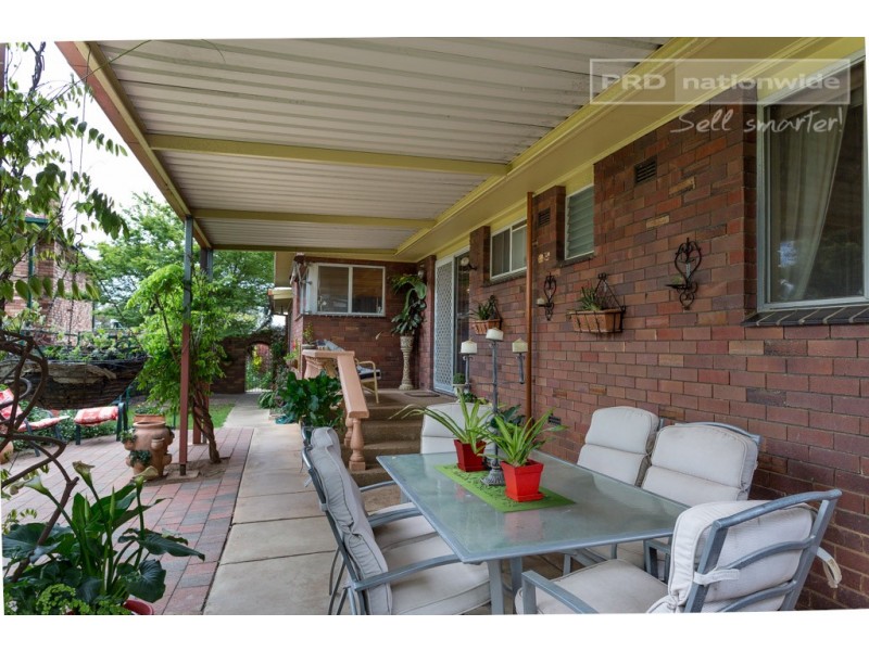 8 McCoullough Drive, Tolland NSW 2650