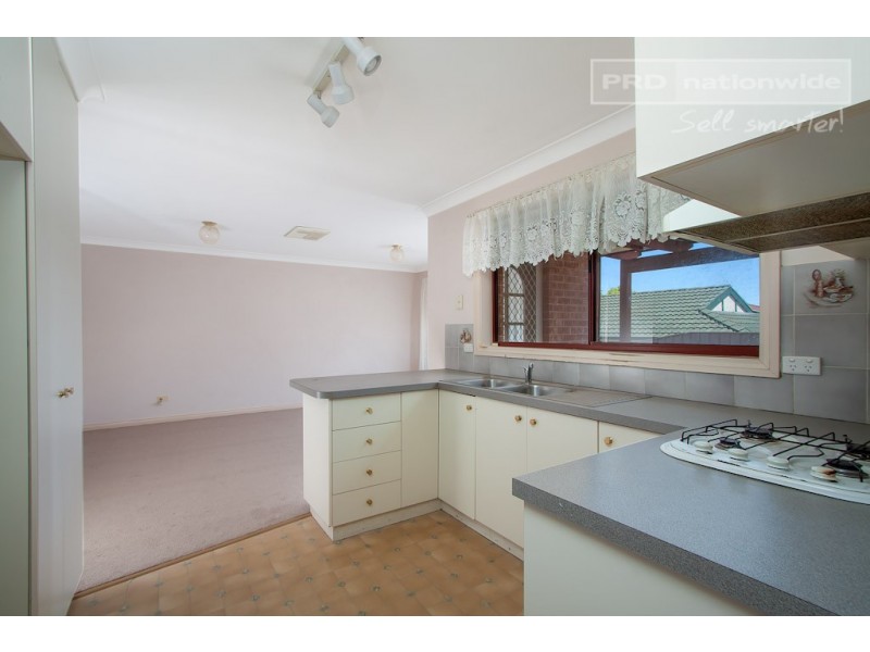 16 Kilpatrick Street, Kooringal NSW 2650