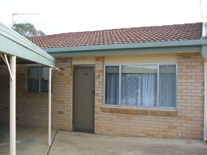 3/2 Fairbairn Crescent, Kooringal NSW 2650