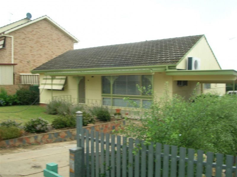 24 Raye Street, Tolland NSW 2650