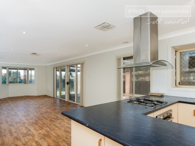 112 Undurra Drive, Glenfield Park NSW 2650