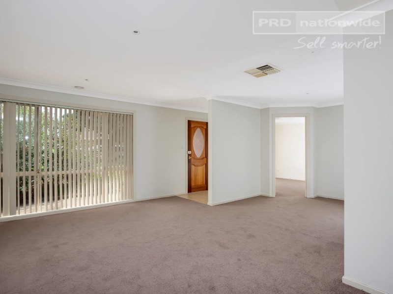 112 Undurra Drive, Glenfield Park NSW 2650
