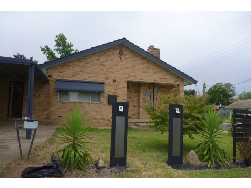 5 Cook Street, Kooringal NSW 2650