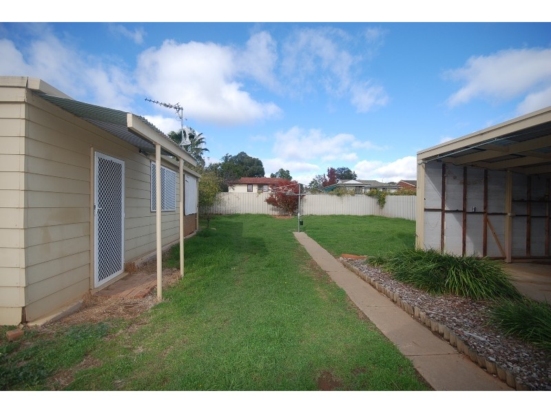 34 Blakemore Ave, Ashmont NSW 2650