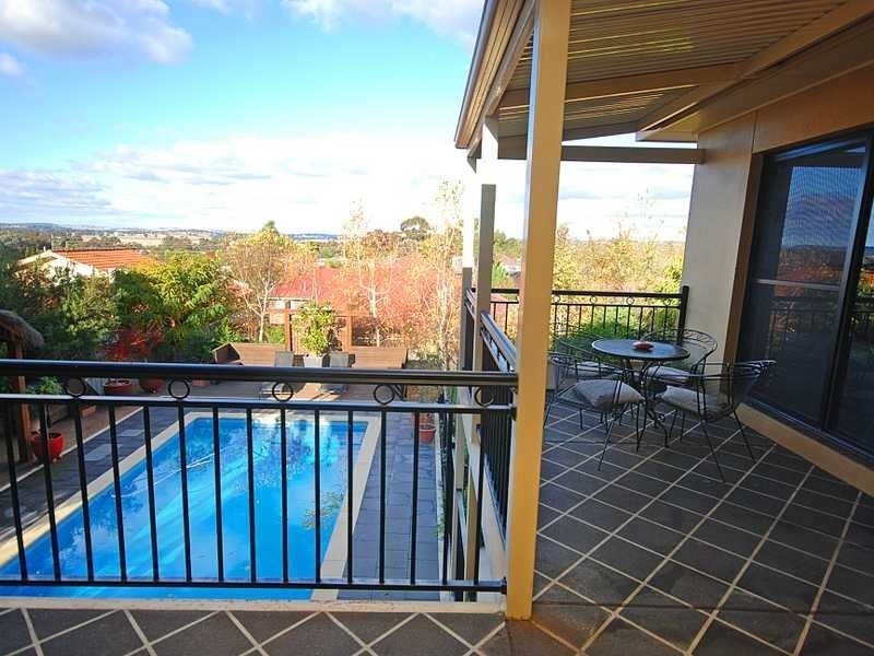 8 Headley Place, Kooringal NSW 2650