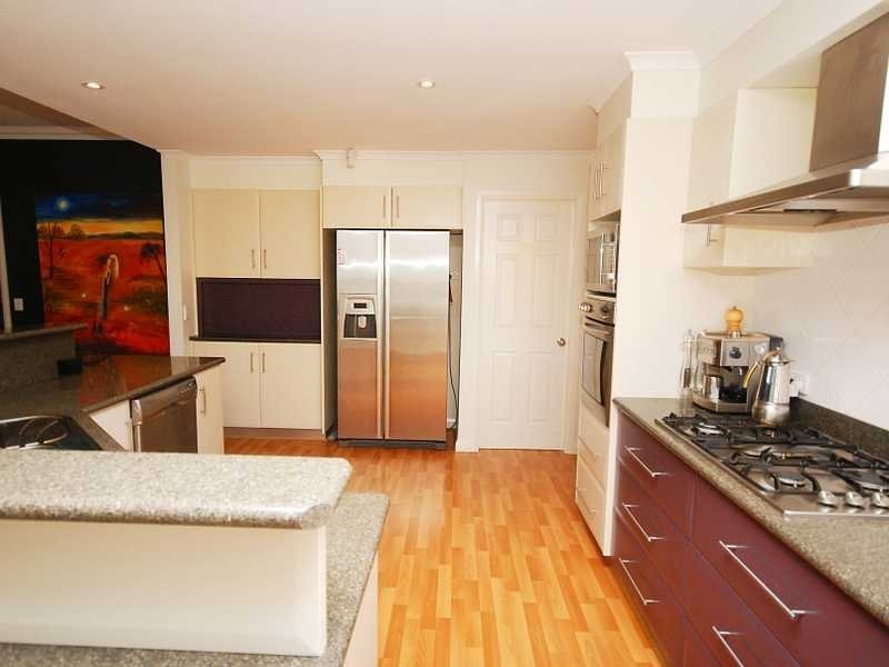 8 Headley Place, Kooringal NSW 2650