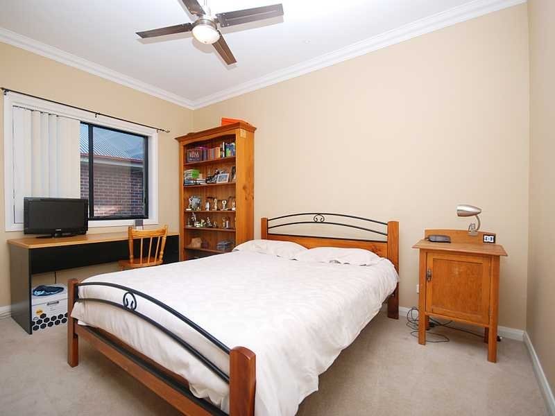 8 Headley Place, Kooringal NSW 2650