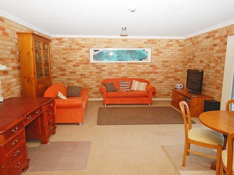 8 Headley Place, Kooringal NSW 2650