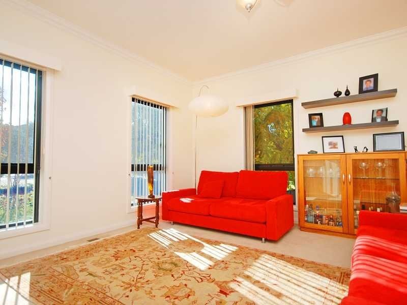 8 Headley Place, Kooringal NSW 2650